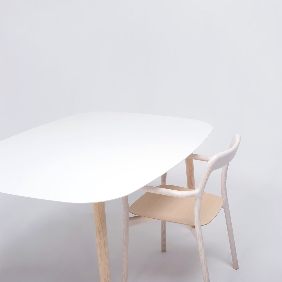 华体会体育官方在线官网 - 桌几|餐桌|办公家具|华体会体育官方在线官网家具|布兰卡餐桌